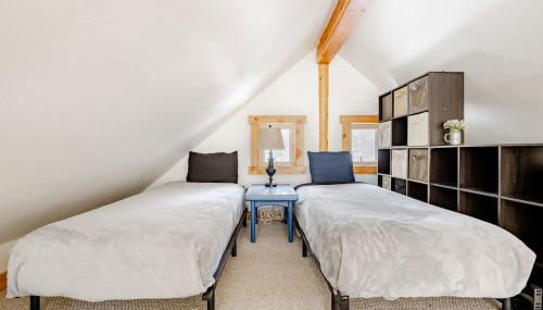 Cabin-Style Ski Home in Minturn with Private Deck - Photo 5