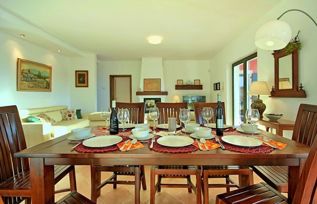 Gorgeous Villa With Private Swimming Pool and Covered Terrace - Foto 22