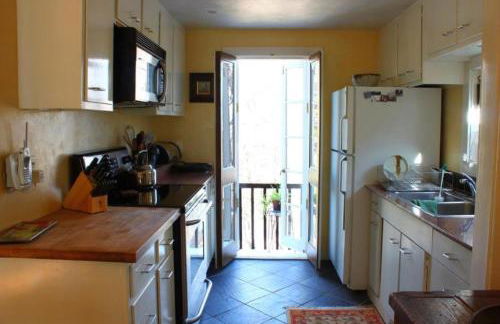 Luxurious Riverfront Cottage with a Hot Tub and a Fireplace near the Twin Lakes, Connecticut - Foto 56