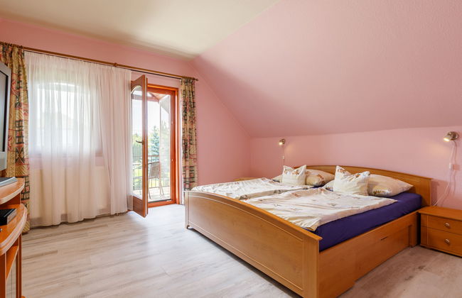 4 bedroom House in Balatonszárszó with private pool and garden - Photo 16