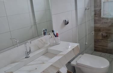 Mar Doce Lar Casa na praia de guaratuba com piscina e ar condicionado - Foto 12