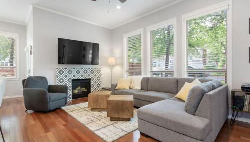 Family 3BR 2BA 1810SQFT Bright Spacious Home with Private Yard in Zilker - Foto 2