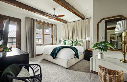 Lake Travis Luxe Villa - 4BR, Pickleball & BBQ - Foto 3