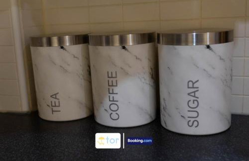 Large 2 Bedroom Apartment By The One Retreats Short Lets & Serviced Accommodation Horley Close To Gatwick Airport - Foto 53