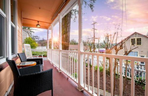 The Golden Parlor- Historic Victorian, Hot Tub - Foto 42