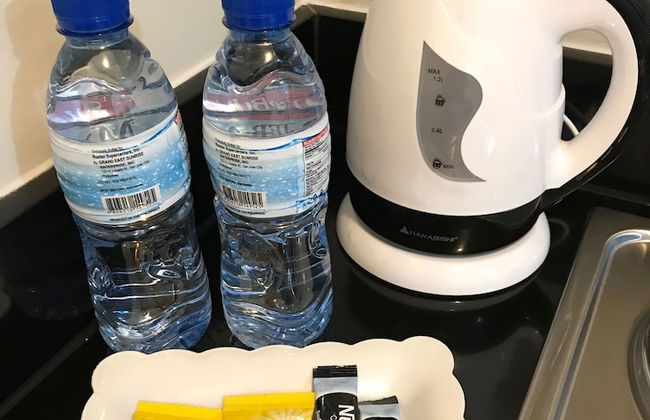 Condo Unit With Balcony in Manila - Photo 12