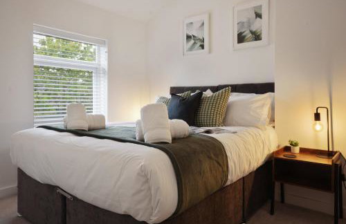 The Lodge - comfortable, stylish, 3 bedroom home with 3-6 beds near Utilita Arena - free parking - Photo 13