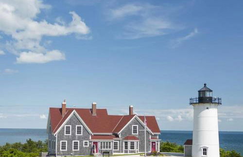 Jenkins Pond Beach Access with BBall Hoop & Grill, Bright Cape Cod Retreat near Jenkins Pond in Falmouth - Parking, Modern Retreat with Outdoor Space, 24 Hour Hospitality - Foto 26