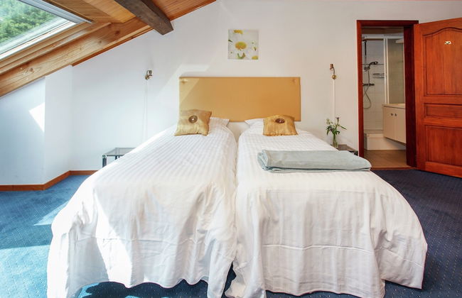 Group Getaway With Sauna - Photo 3