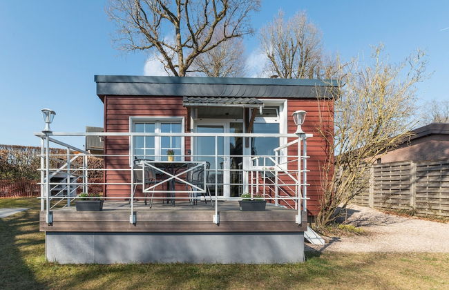 Charming Cottage Near Lake - Photo 1