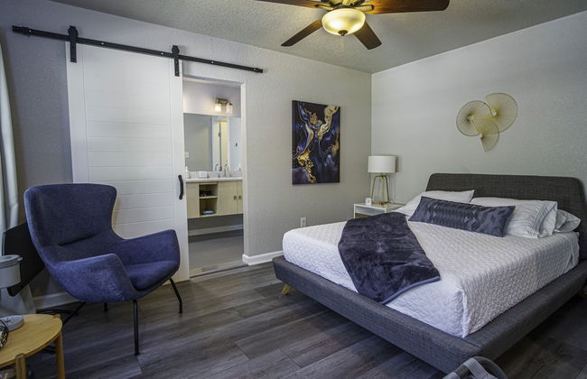 Chic Downtown Farmhouse With Garden and BBQ Grill - Foto 8