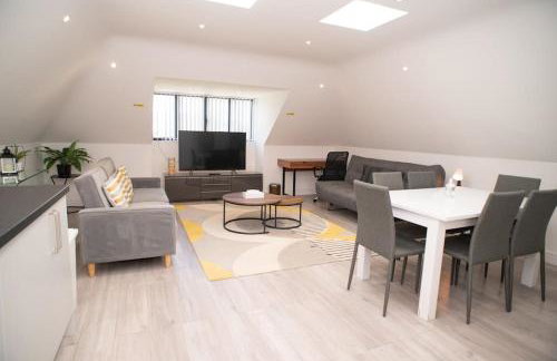 Orchid Lodge - Two Bed Generous Flat - Parking, Netflix, WIFI - Close to Blenheim Palace & Oxford - F4 - Photo 9