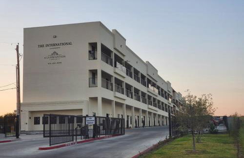 The WorkNest Stylish Stay w Desk & Fast Wi-Fi - Foto 18