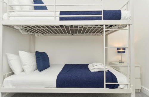 Bonchurch Court - A Stylish 3 Bed Apartment- Nr Ventnor with Large Outside Terrace & Parking - Dog Friendly - The Perfect Choice For Couples, Friends & Families - 5 Mins To Beach - Managed By Greenstay Serviced Accommodation - Foto 7