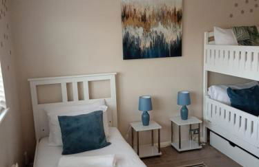 7 bed 3 bath M25 Long term Parking - Foto 23