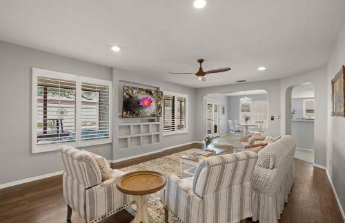 French Country Charm with Pool and Mountain Views - Foto 23