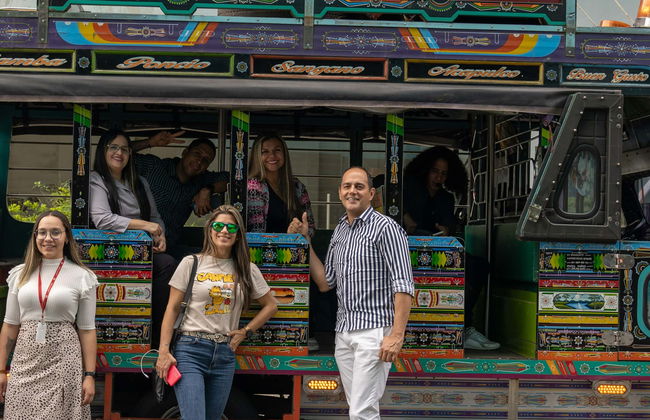 Tour di Medellín in chiva rumbera - Foto 1