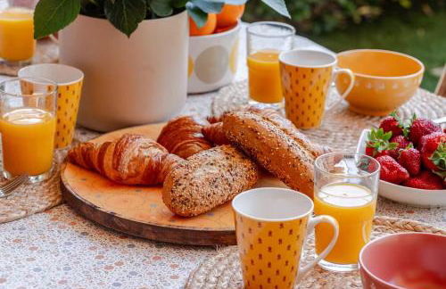 Pretty garden apartment next to a charming beach - Foto 2