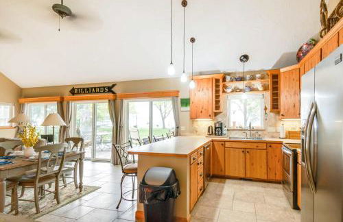 Waterfront Johnson Lake Getaway with Fire Pit! - Foto 6