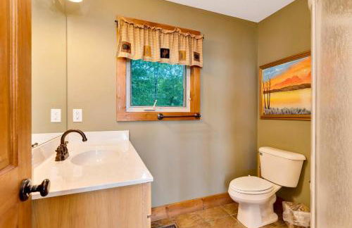 Stone Ledge Refuge with private hot tub - Foto 17