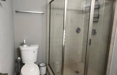 Enjoy Peace of Mind with a Modern Touch of Class - Foto 19