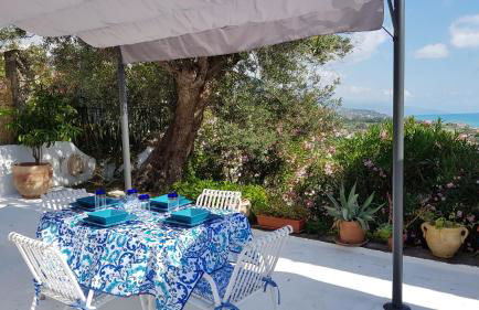 Villa Anna - Mansarda vista mare con giardino e patio - Photo 15