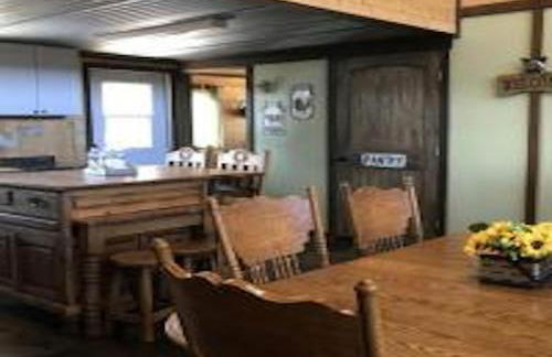 Farm House Cabin, Patio, TV Room, Games, BBQ, Campfire - Foto 7