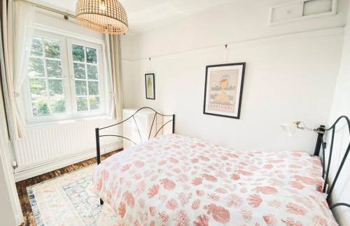 Elegant Coastal Home with Unrivalled Sea Views - Foto 15