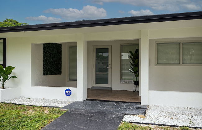 Dreamy 4BR Getaway w Private Pool Luxe Patio in Miramar - Foto 27