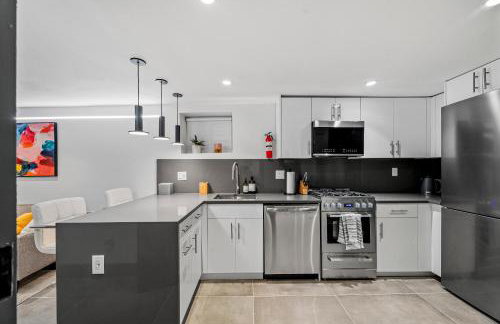 luxury 2 bed 2 bath apt with free parking - Foto 7