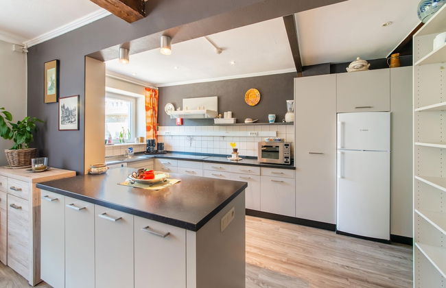 Pretty House in the Ardennes With Swimming Pool & Games Room - Photo 13