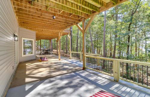 Luxury Lakefront Retreat with Deck and Patio! - Foto 36