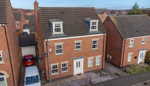 Spacious 5-Bed Detached House, Sleeps 10, Parking - Foto 5