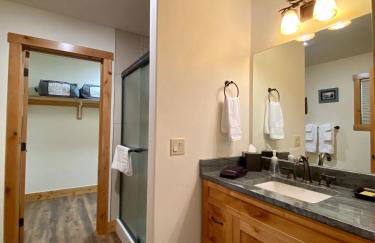 Luxury Townhome in Exclusive Eagle Bend - Photo 47