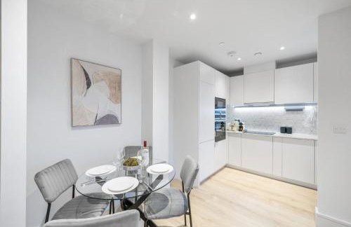 Modern & Cozy 2-Bedroom Apartment plus Parking, Gym, Cinema, Games Room, Workspace - Photo 13