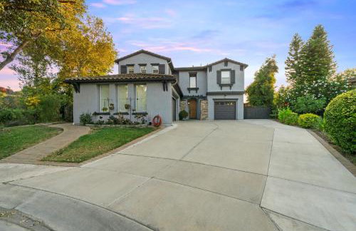 Entire Private Home with 5 Bedrooms 4 Bathrooms 3000 Sq ft Villa, Pool, Hot Tub, Nature, Garage, Winery, Available Now - Foto 57