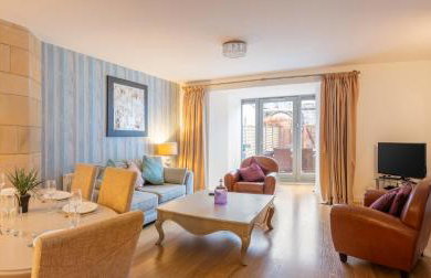 Abbey Church 9 The Nave 2 bedroom Luxury Self catering apartment in Historic Abbey - Foto 1