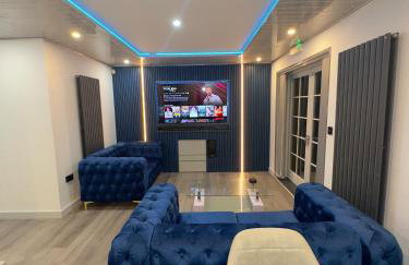 Luxxe House with Hot tub and Pool table - Photo 51