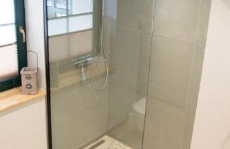 Blockbohlen HolzHaus mit Sauna, Outdoor Jacuzzi und BadeTeich - Foto 12