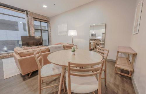 Elegant 2 Bedroom Prime Location - Foto 9