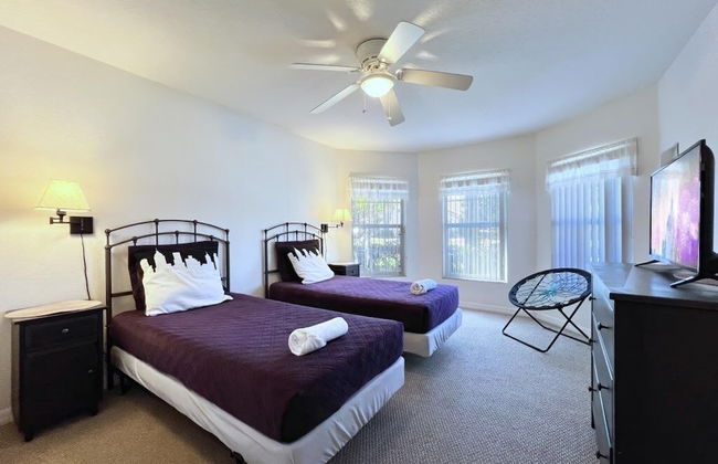 Lovely Lakeside 4-bed Pool Home At Villa Sol-3125 4 Bedroom Home by RedAwning - Foto 5