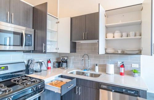 Modern 2BR Loft with Amazing City Skyline View and Optional Parking for 8 Guests Near McCormick Place and Soldier Field - Foto 22