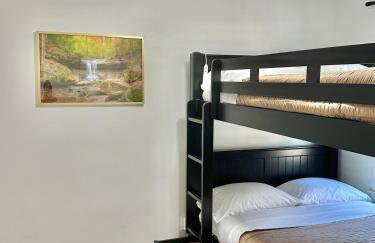 Luxury Olivewood Oasis - 13 mins to Cleveland - Foto 31