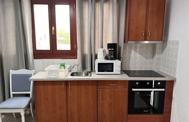 Birds Villa Apartments with Heated Pool - Including Car and Breakfast - Photo 32