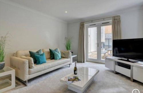 Priory House; sleeps 6-20 - Foto 18