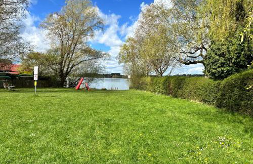 Design Studio am See mit Terrasse, Garten, 40m vom See - Snug Stays 2 - Photo 42