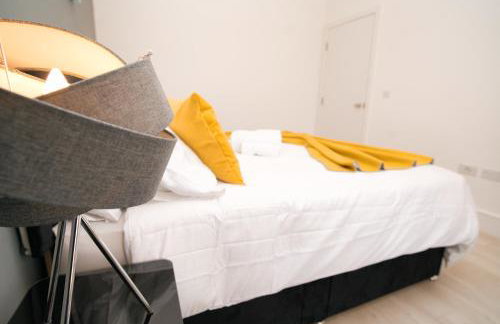 Milton Keynes new 5-Bedrooms 14guests Contractor family holiday Free Parking - Foto 18