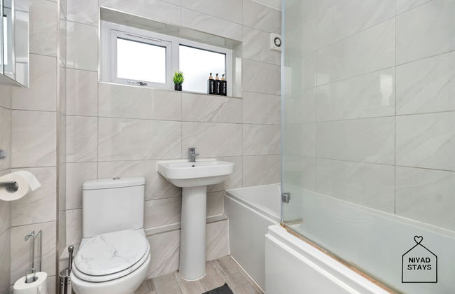 Hale Lodge, Beautiful 3 BR Home With Free Parking - Foto 13