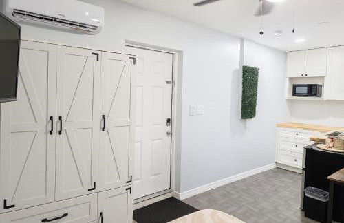 Cozy with Private Entry Near Fort Myers & Airport - Foto 3
