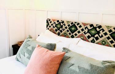 Luxury Barn with Hot Tub, Spa Treatments, Private Dining - Photo 6